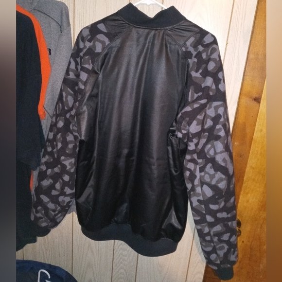 Nike Air Jordan "Career High" Bomber Jacket - Picture 5 of 7